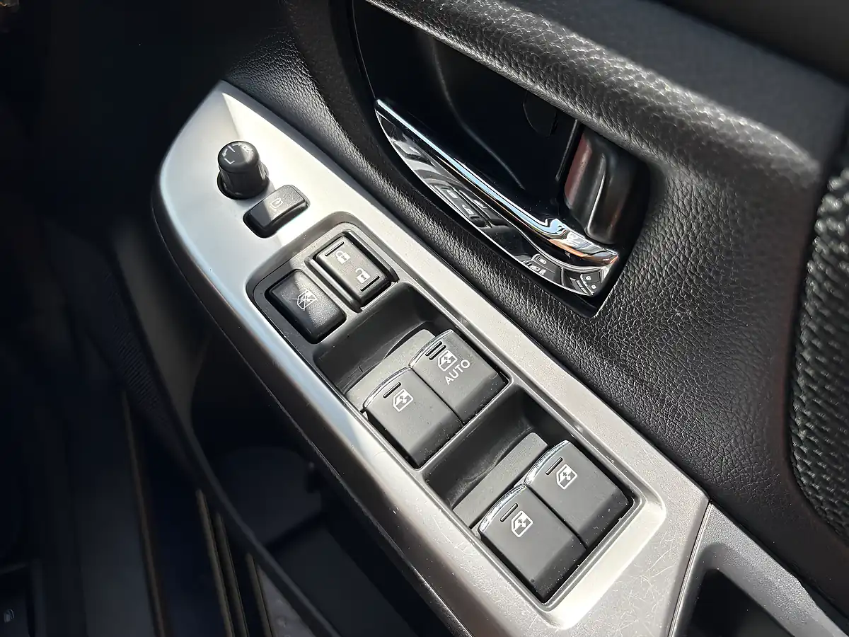 Used 2016 Subaru Xv Se Blue - Interior and Exterior details 17
