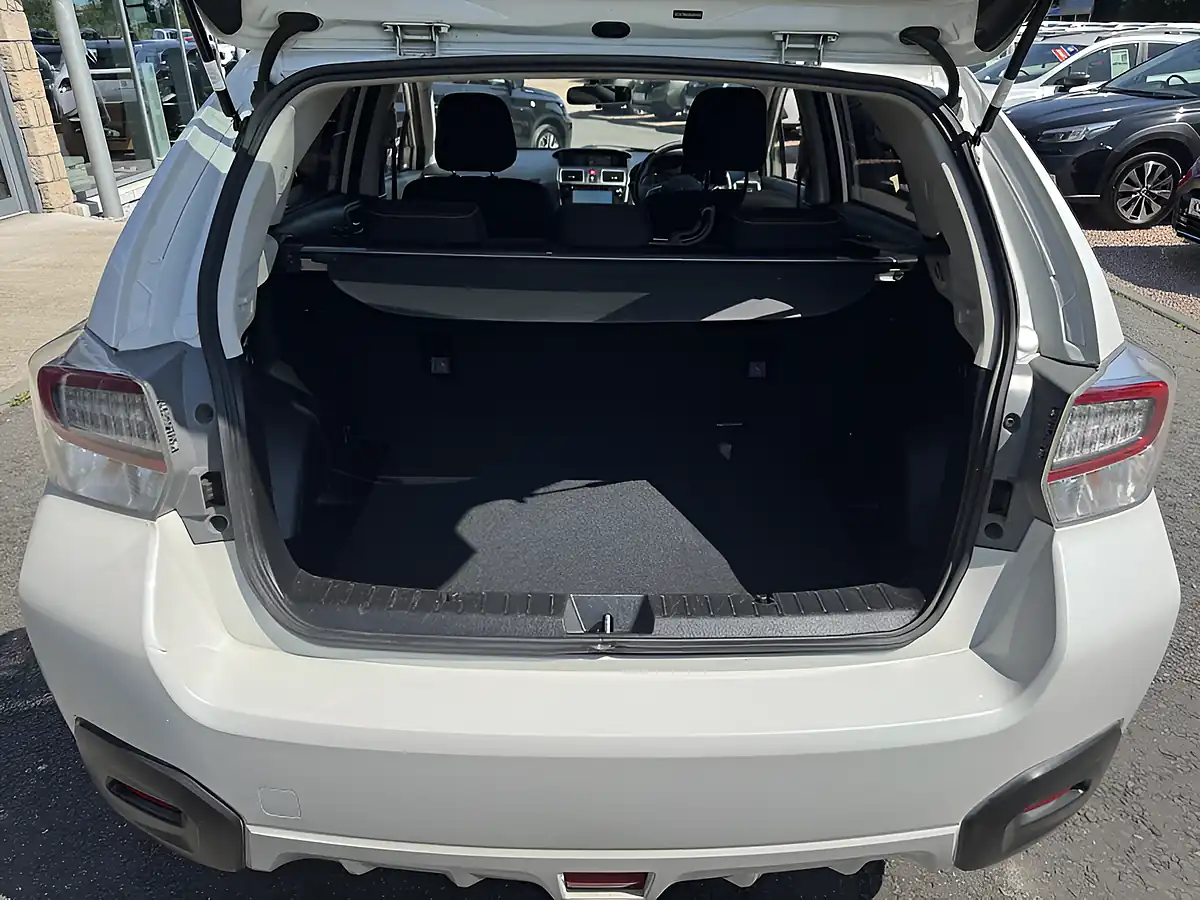 Used 2016 Subaru Xv Se White - Interior and Exterior details 7