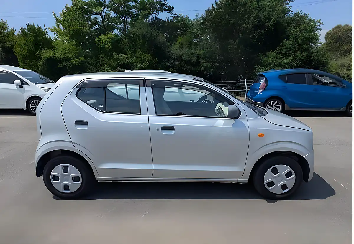 Used 2016 Suzuki Alto Silver - Interior and Exterior details 10