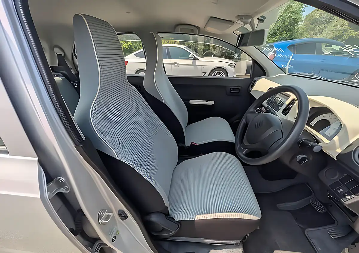 Used 2016 Suzuki Alto Silver - Interior and Exterior details 5