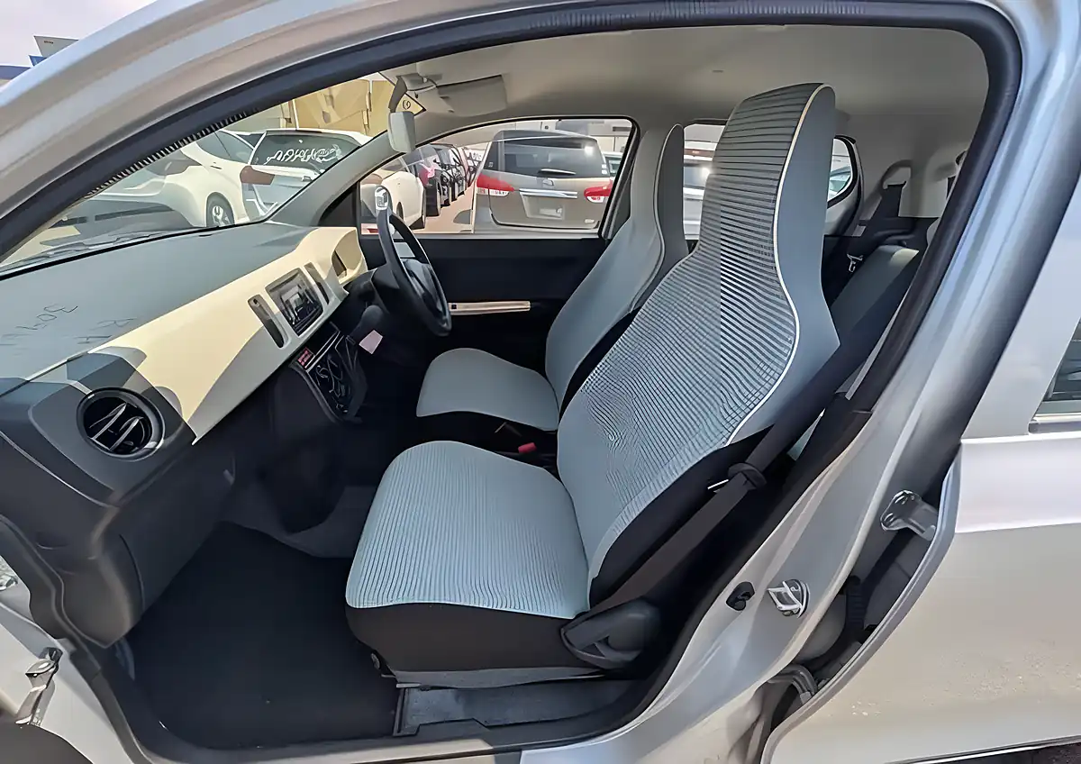 Used 2016 Suzuki Alto Silver - Interior and Exterior details 7