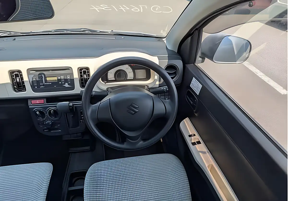 Used 2016 Suzuki Alto Silver - Interior and Exterior details 8