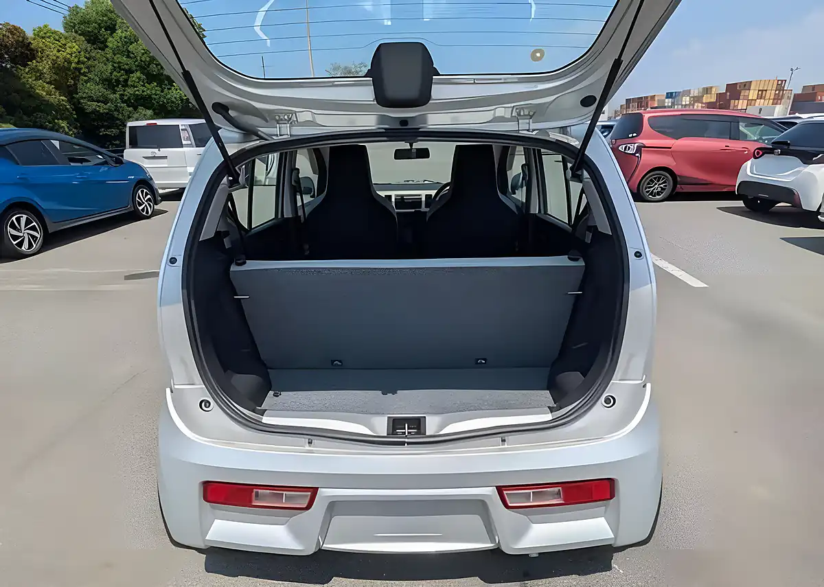 Used 2016 Suzuki Alto Silver - Interior and Exterior details 9