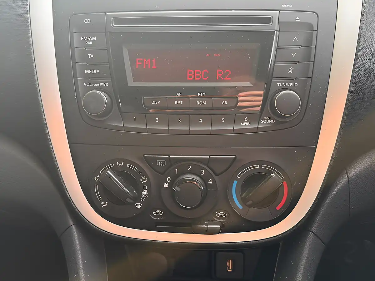 Used 2016 Suzuki Celerio SZ2 White - Interior and Exterior details 7