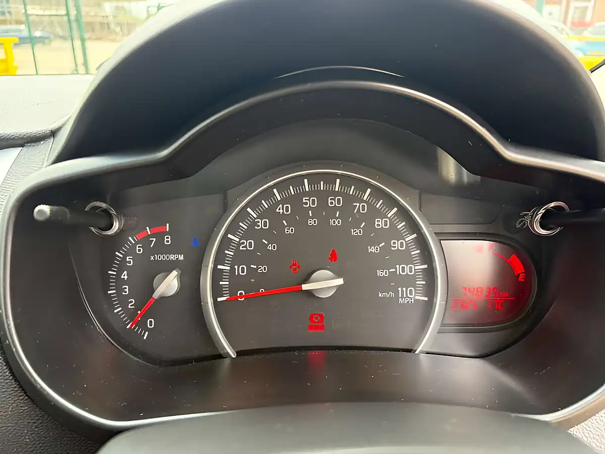 Used 2016 Suzuki Celerio SZ4 Silver - Interior and Exterior details 15