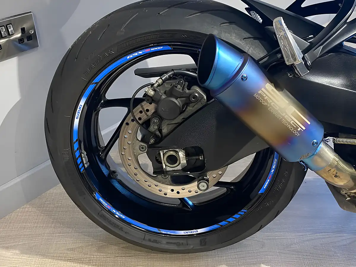 Used 2016 Suzuki GSX-S1000 AL6 Blue - Interior and Exterior details 8