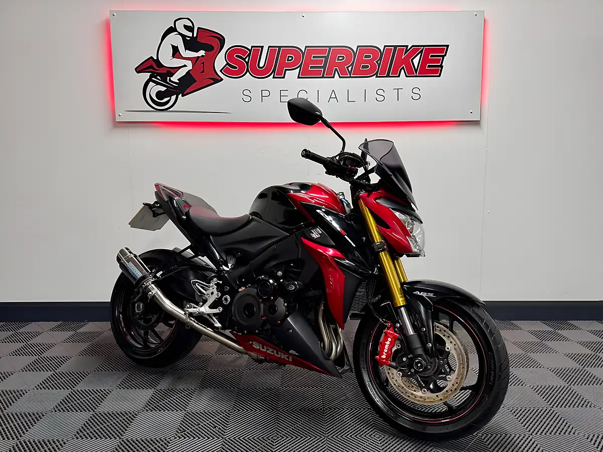 Used 2016 Suzuki GSX-S1000 Naked Red - Front View