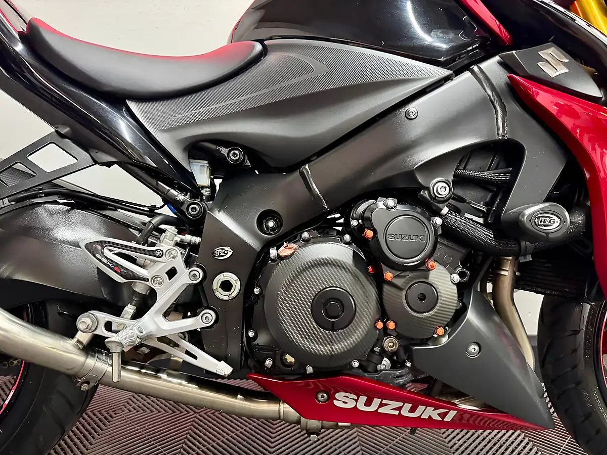 Used 2016 Suzuki GSX-S1000 Naked Red - Interior and Exterior details 12