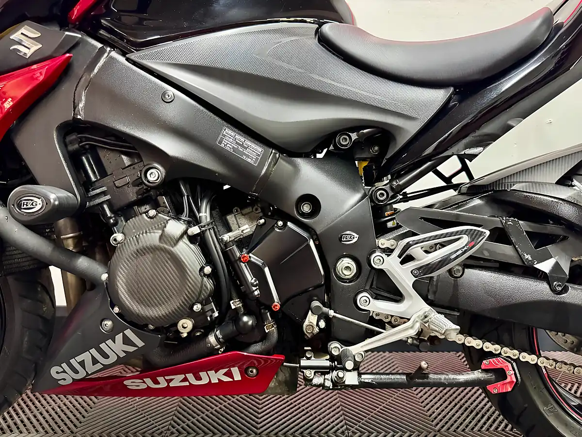 Used 2016 Suzuki GSX-S1000 Naked Red - Interior and Exterior details 15