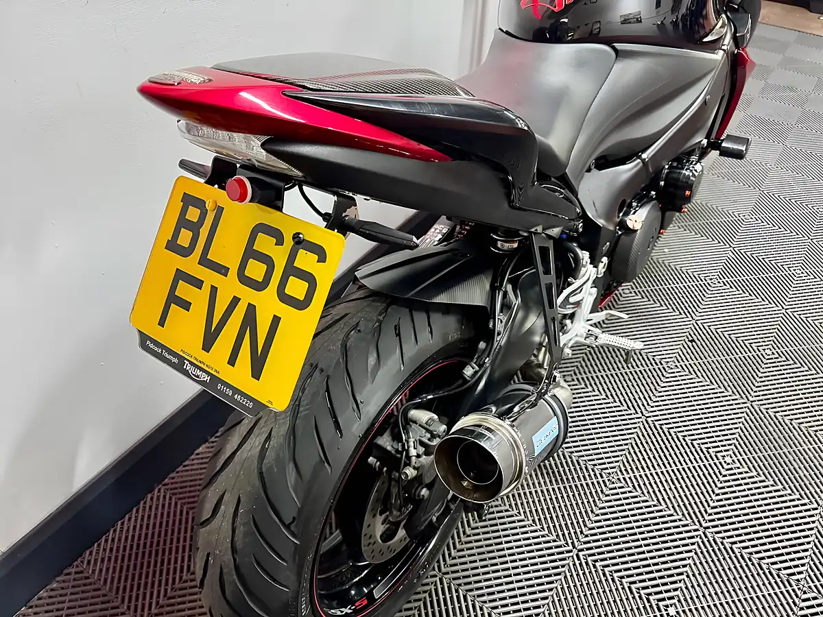 Used 2016 Suzuki GSX-S1000 Naked Red - Interior and Exterior details 18