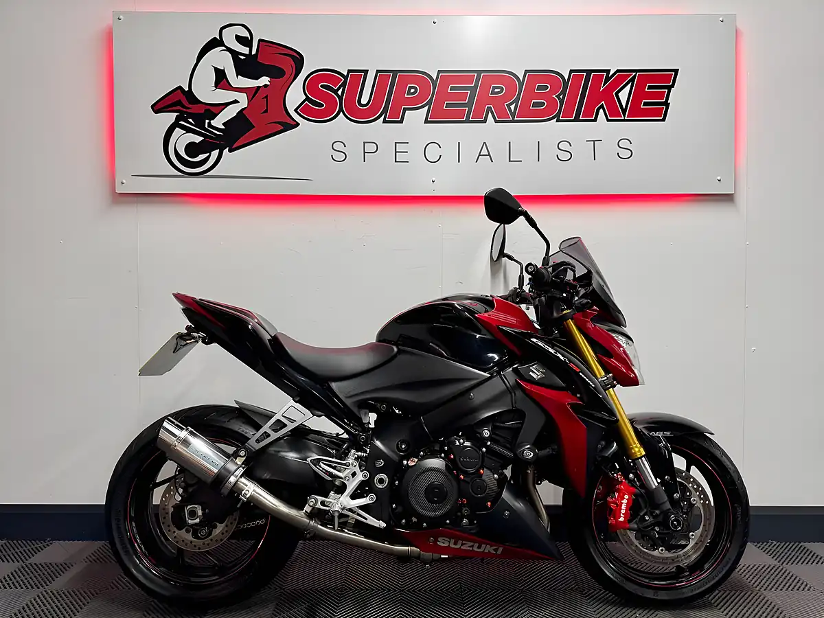 Used 2016 Suzuki GSX-S1000 Naked Red - Interior and Exterior details 2