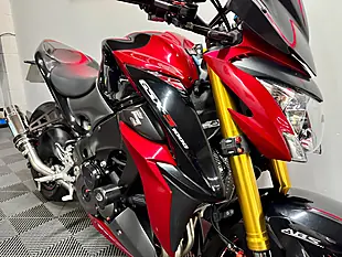 Used 2016 Suzuki GSX-S1000 Naked Red - Interior and Exterior details 20