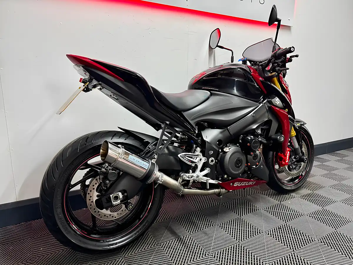 Used 2016 Suzuki GSX-S1000 Naked Red - Interior and Exterior details 3