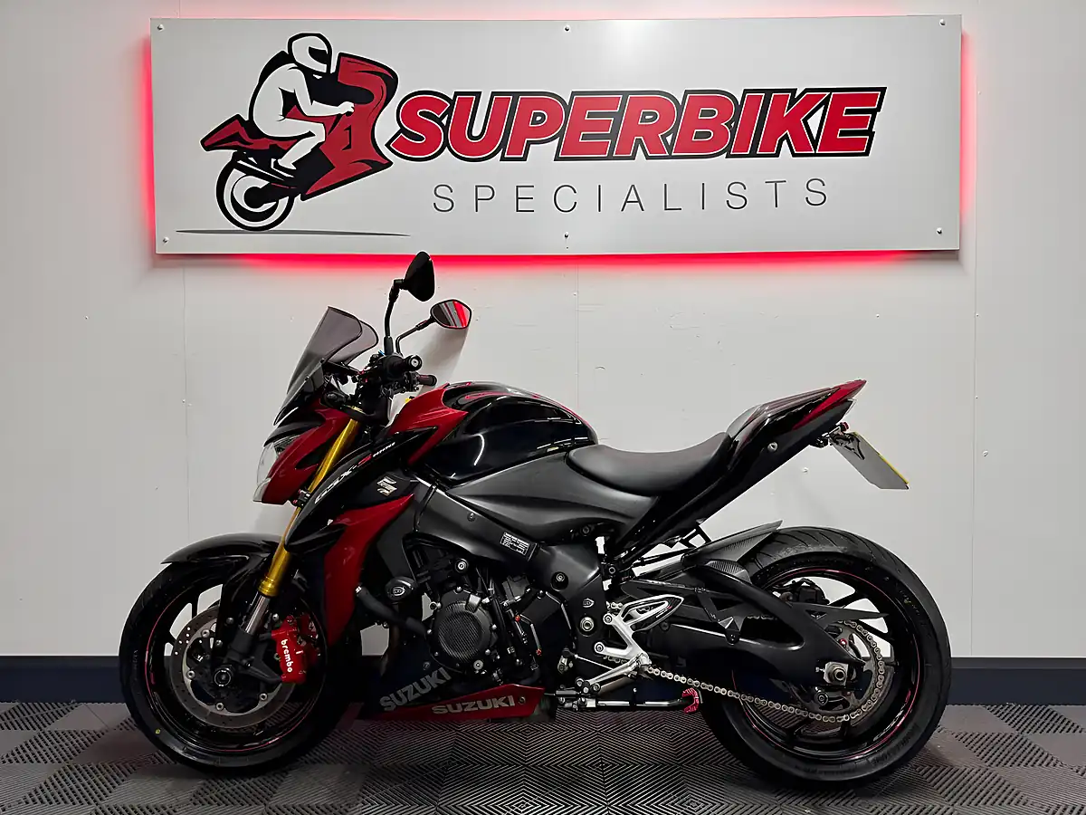 Used 2016 Suzuki GSX-S1000 Naked Red - Interior and Exterior details 7