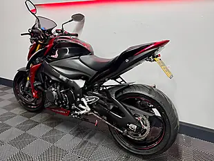 Used 2016 Suzuki GSX-S1000 Naked Red - Interior and Exterior details 9