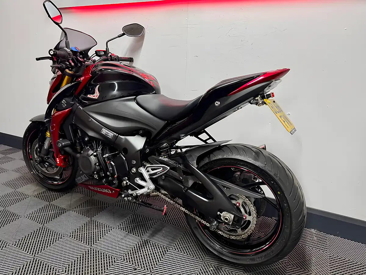 Used 2016 Suzuki GSX-S1000 Naked Red - Interior and Exterior details 9
