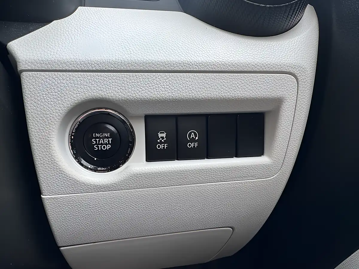 Used 2016 Suzuki Ignis SZ5 Allgrip Blue/Black - Interior and Exterior details 20