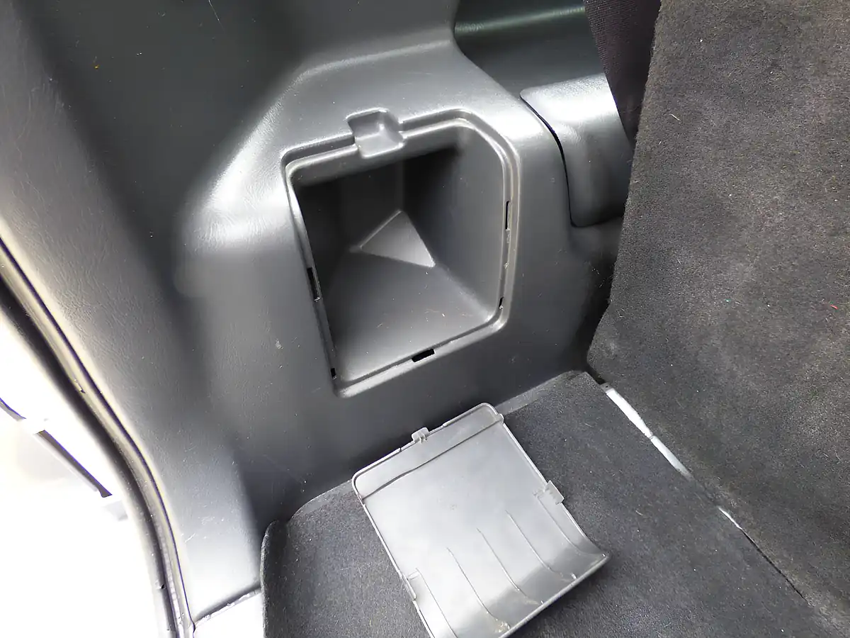Used 2016 Suzuki Jimny Adventure White/Grey - Interior and Exterior details 10