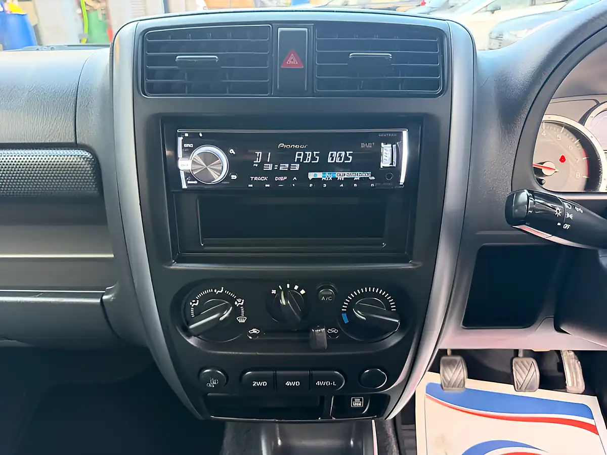 Used 2016 Suzuki Jimny SZ4 White - Interior and Exterior details 19