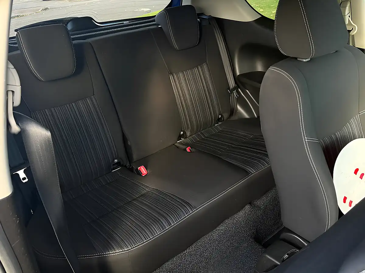 Used 2016 Suzuki Swift Sz-L Blue - Interior and Exterior details 11