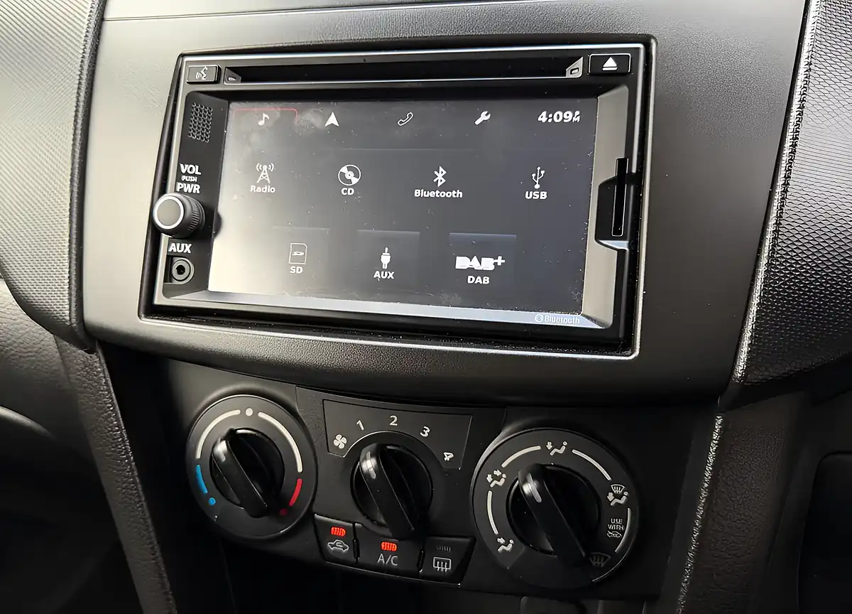 Used 2016 Suzuki Swift Sz-L Kashmir Blue Met - Interior and Exterior details 14