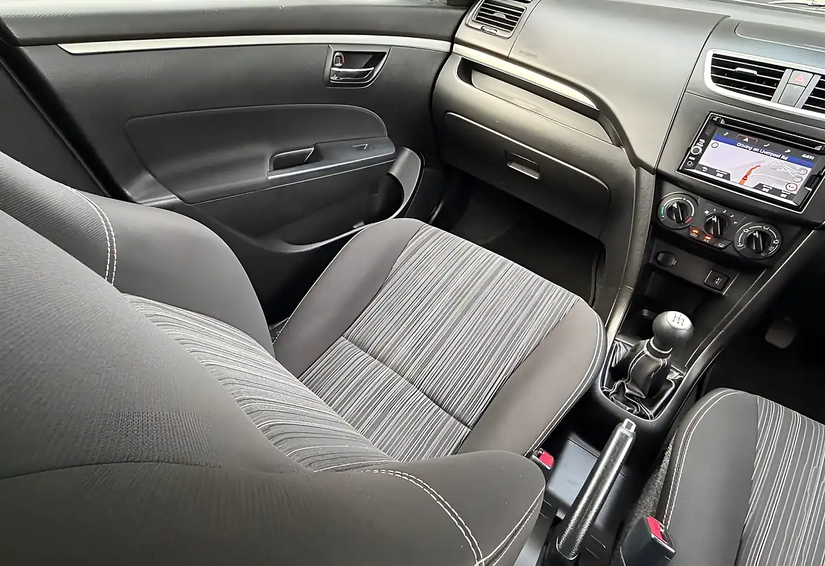 Used 2016 Suzuki Swift Sz-L Kashmir Blue Met - Interior and Exterior details 18