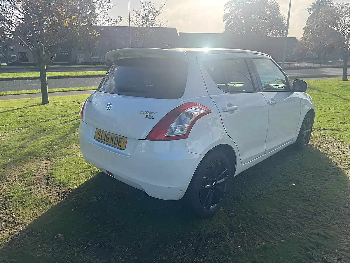 Used 2016 Suzuki Swift Sz-L White - Interior and Exterior details 4