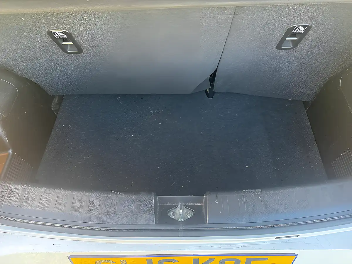 Used 2016 Suzuki Swift Sz-L White - Interior and Exterior details 7