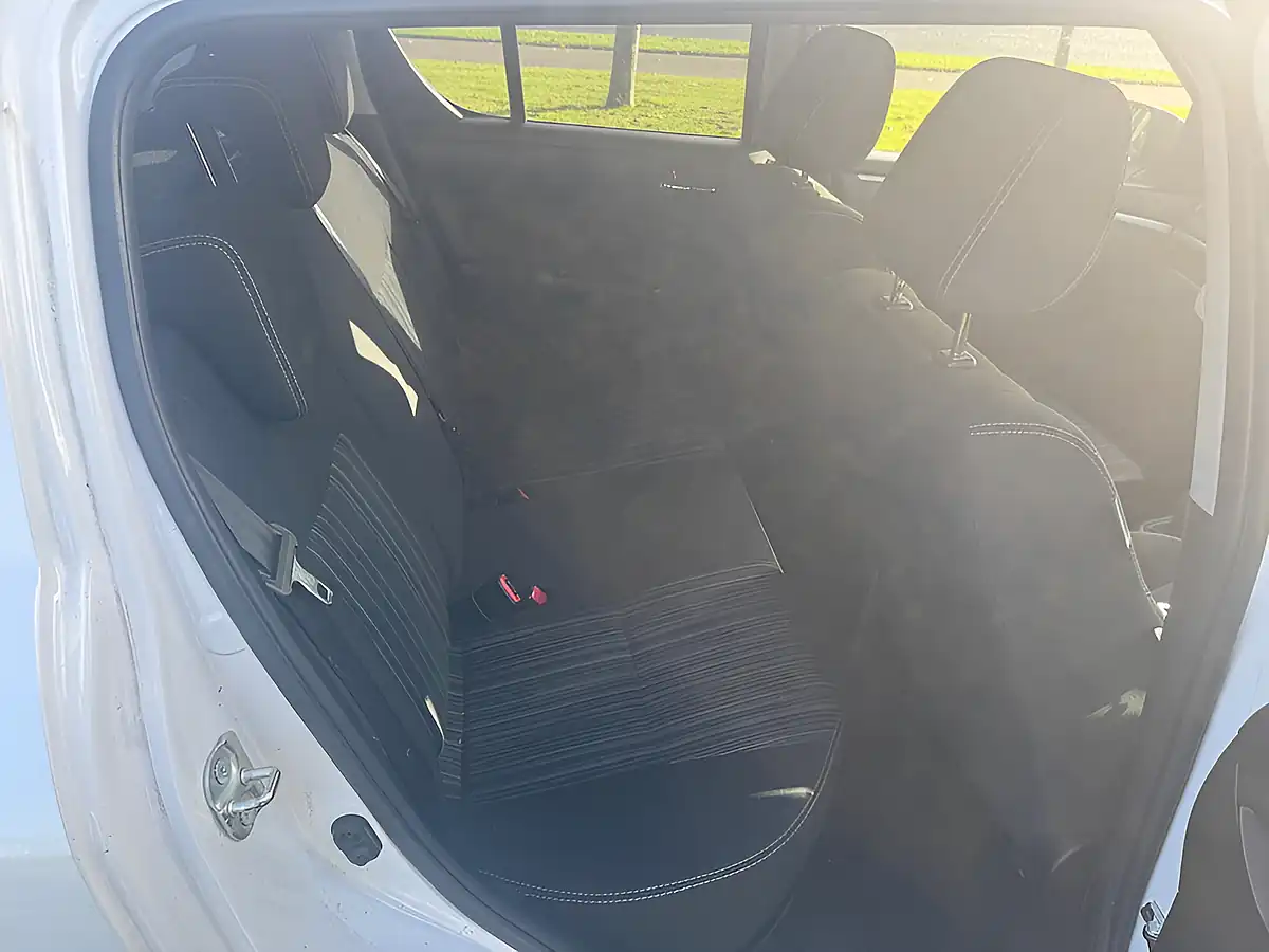 Used 2016 Suzuki Swift Sz-L White - Interior and Exterior details 8