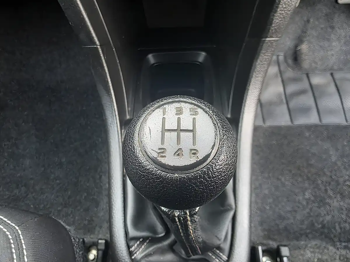 Used 2016 Suzuki Swift Sz-L White - Interior and Exterior details 10