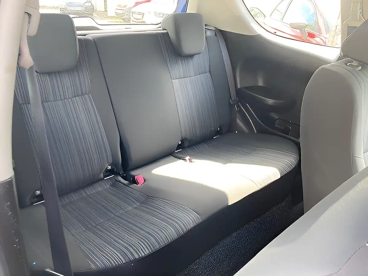 Used 2016 Suzuki Swift SZ3 Blue - Interior and Exterior details 10