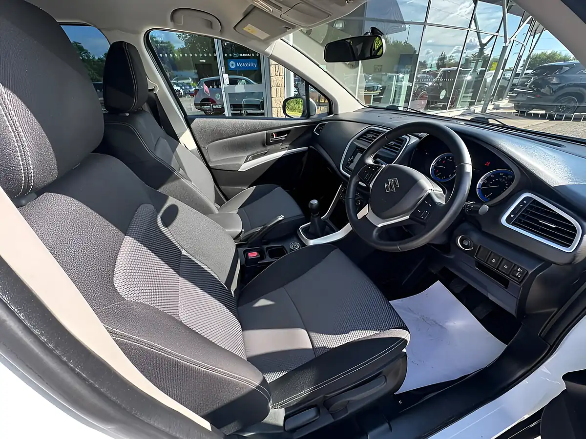 Used 2016 Suzuki SX4 S-Cross Sz-T Allgrip White - Interior and Exterior details 12