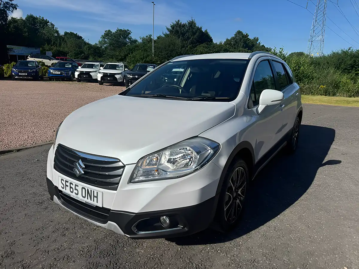 Used 2016 Suzuki SX4 S-Cross Sz-T Allgrip White - Interior and Exterior details 3