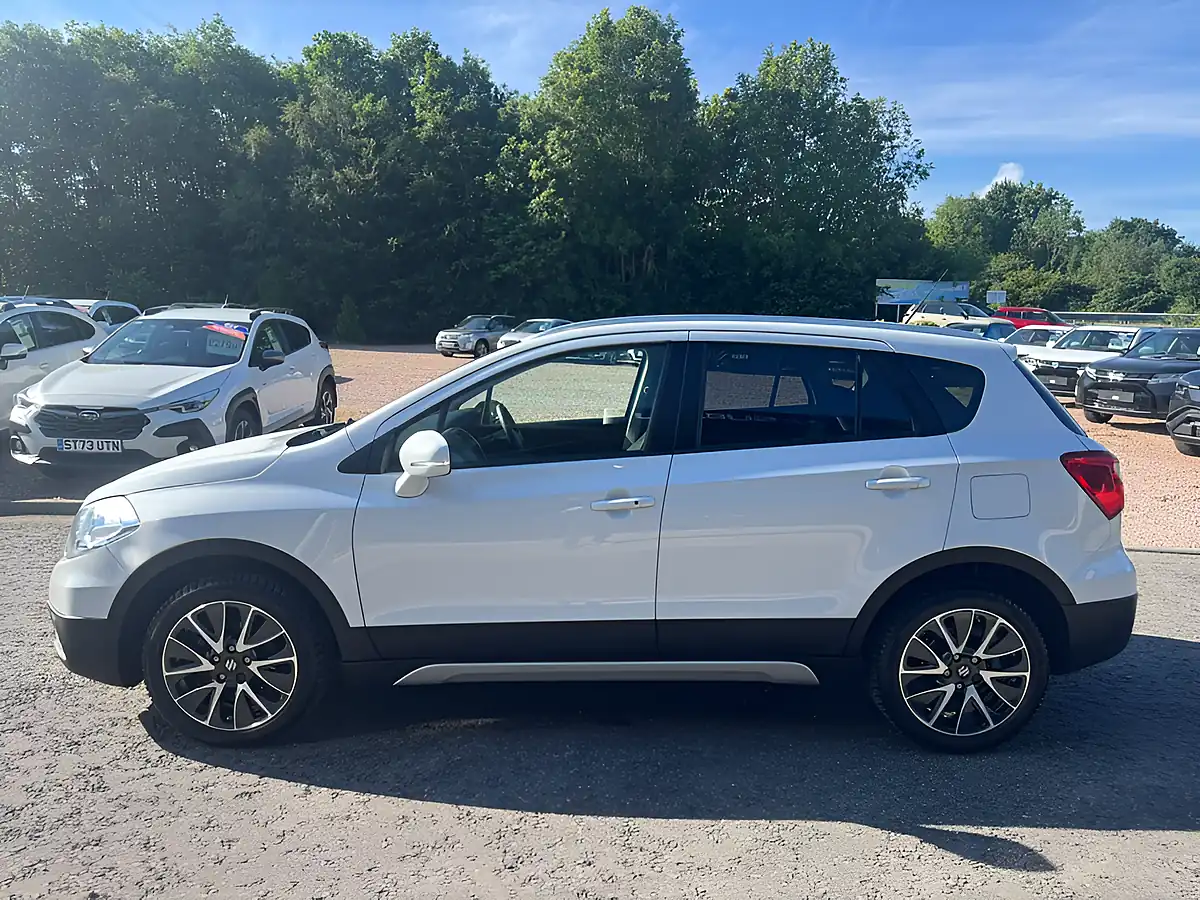 Used 2016 Suzuki SX4 S-Cross Sz-T Allgrip White - Interior and Exterior details 4