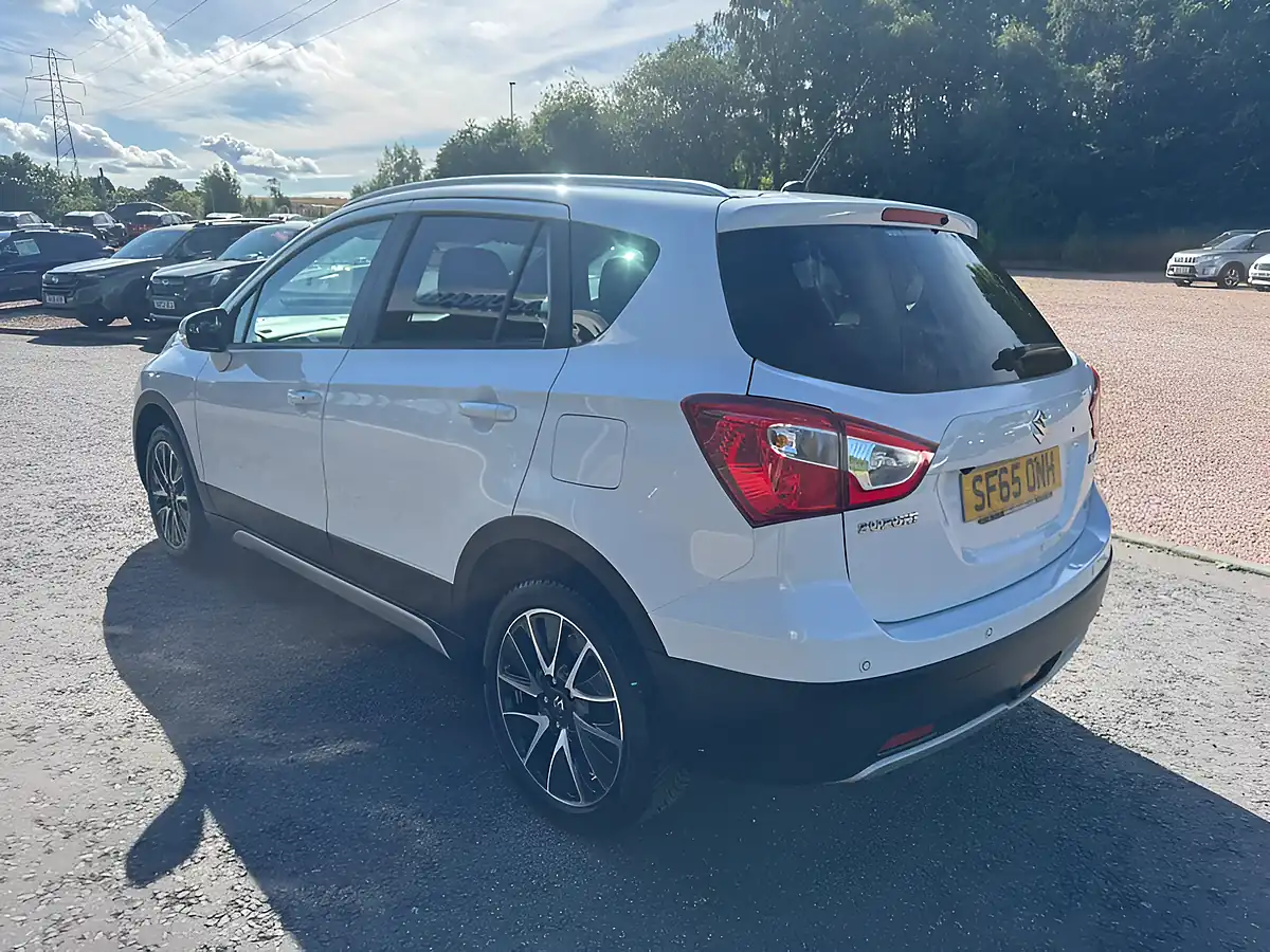 Used 2016 Suzuki SX4 S-Cross Sz-T Allgrip White - Interior and Exterior details 5