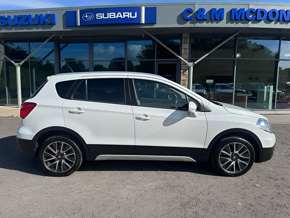 Used 2016 Suzuki SX4 S-Cross Sz-T Allgrip White - Interior and Exterior details 9