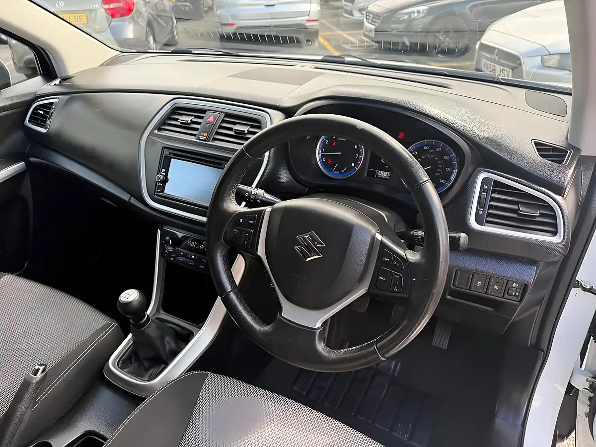 Used 2016 Suzuki SX4 S-Cross Sz-T White - Interior and Exterior details 11