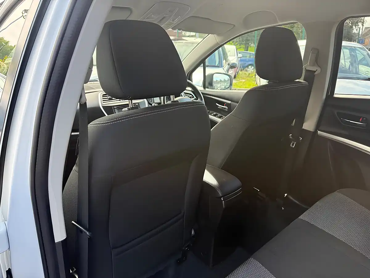 Used 2016 Suzuki SX4 S-Cross Sz-T White - Interior and Exterior details 13