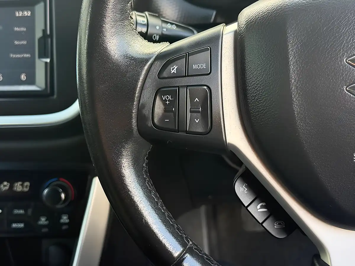 Used 2016 Suzuki SX4 S-Cross Sz-T White - Interior and Exterior details 15