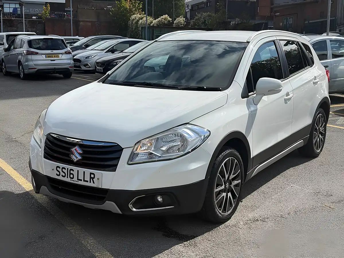 Used 2016 Suzuki SX4 S-Cross Sz-T White - Interior and Exterior details 4