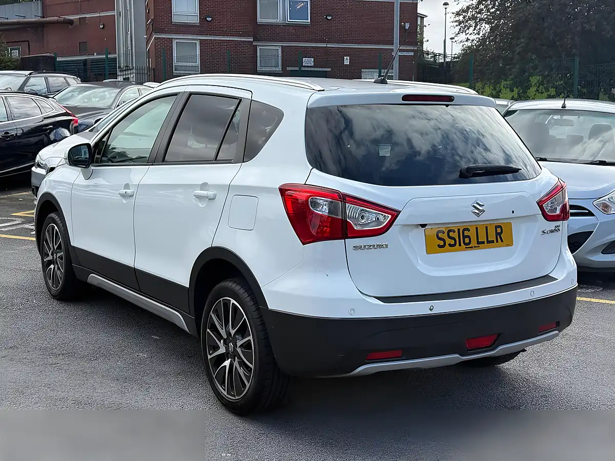 Used 2016 Suzuki SX4 S-Cross Sz-T White - Interior and Exterior details 5