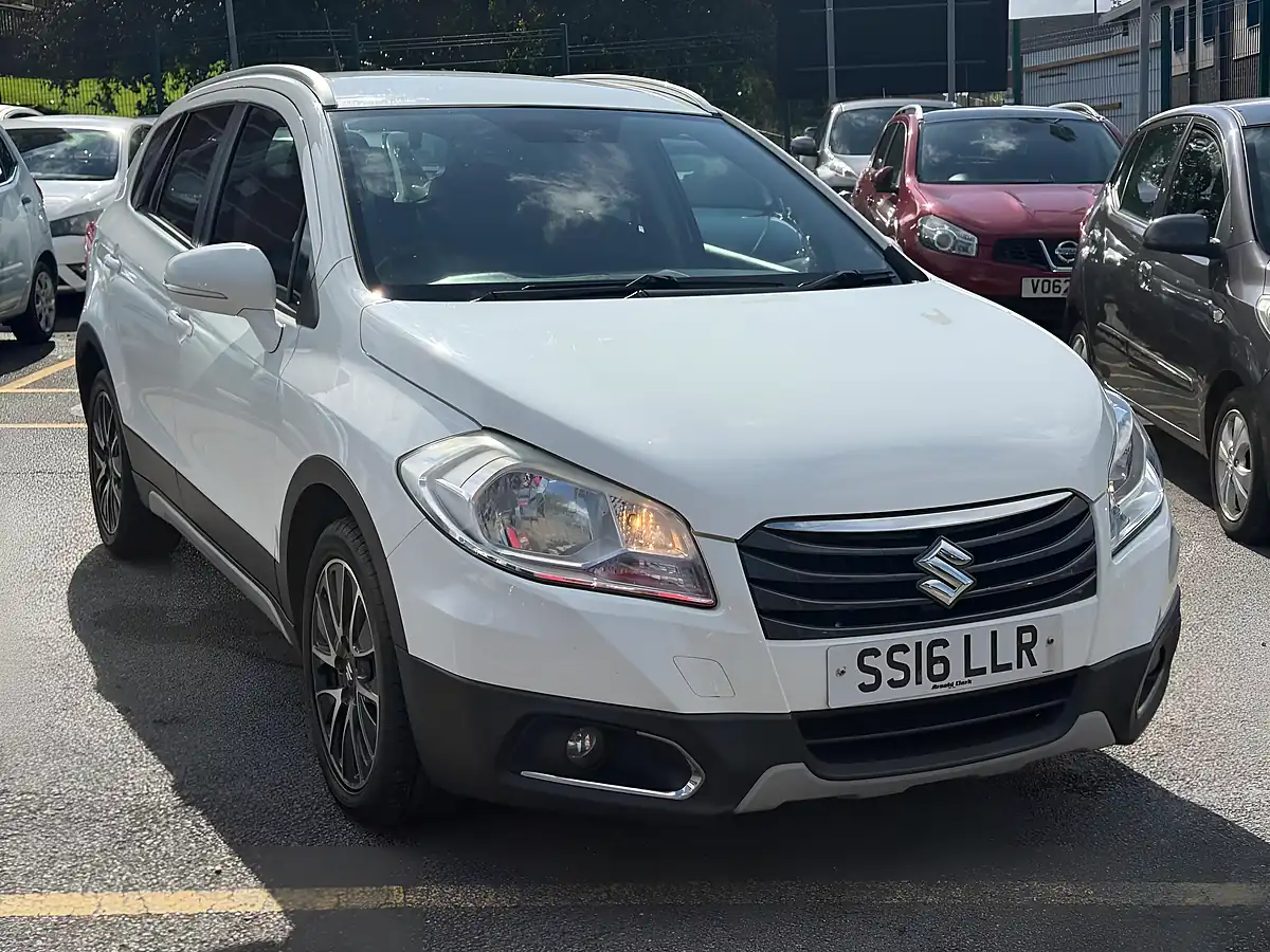 Used 2016 Suzuki SX4 S-Cross Sz-T White - Interior and Exterior details 6