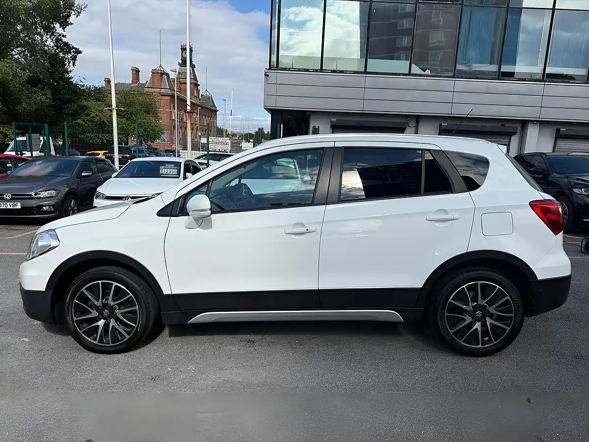 Used 2016 Suzuki SX4 S-Cross Sz-T White - Interior and Exterior details 7