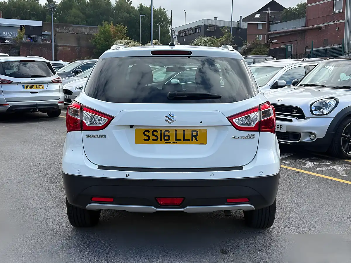 Used 2016 Suzuki SX4 S-Cross Sz-T White - Interior and Exterior details 8