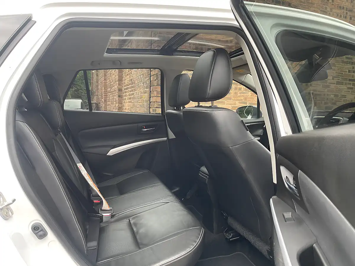 Used 2016 Suzuki SX4 S-Cross SZ5 White - Interior and Exterior details 16