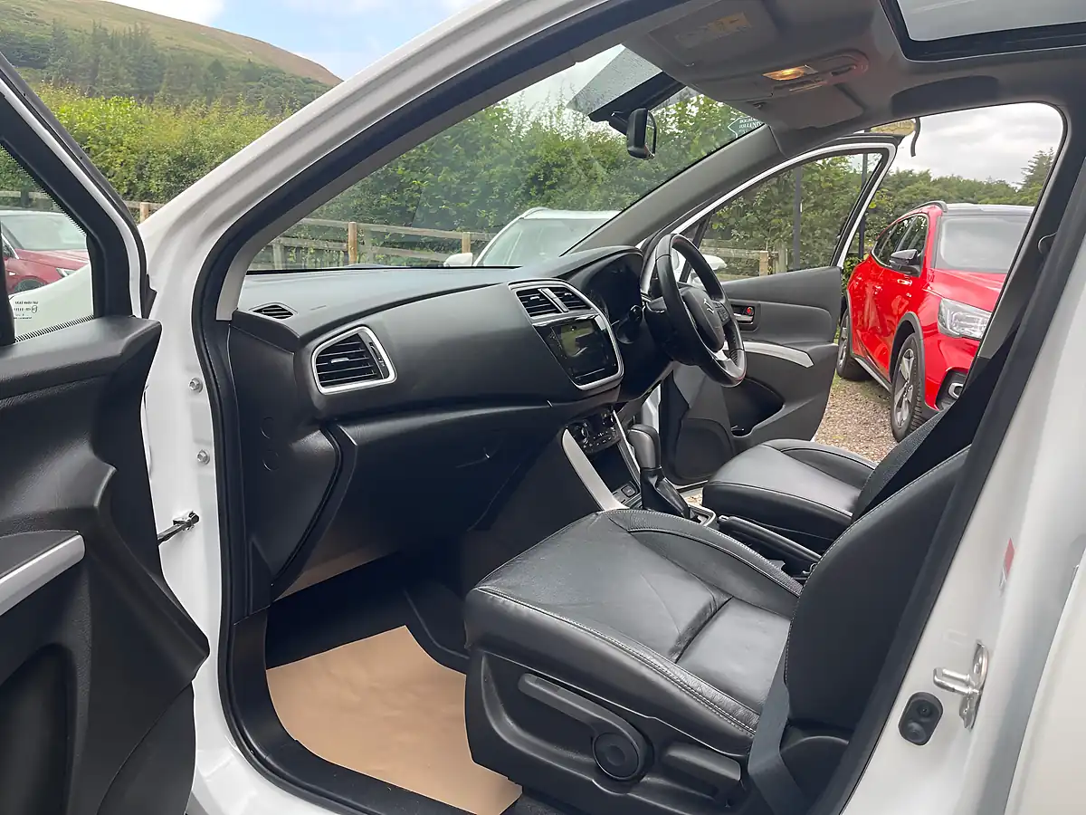 Used 2016 Suzuki SX4 S-Cross SZ5 White - Interior and Exterior details 20