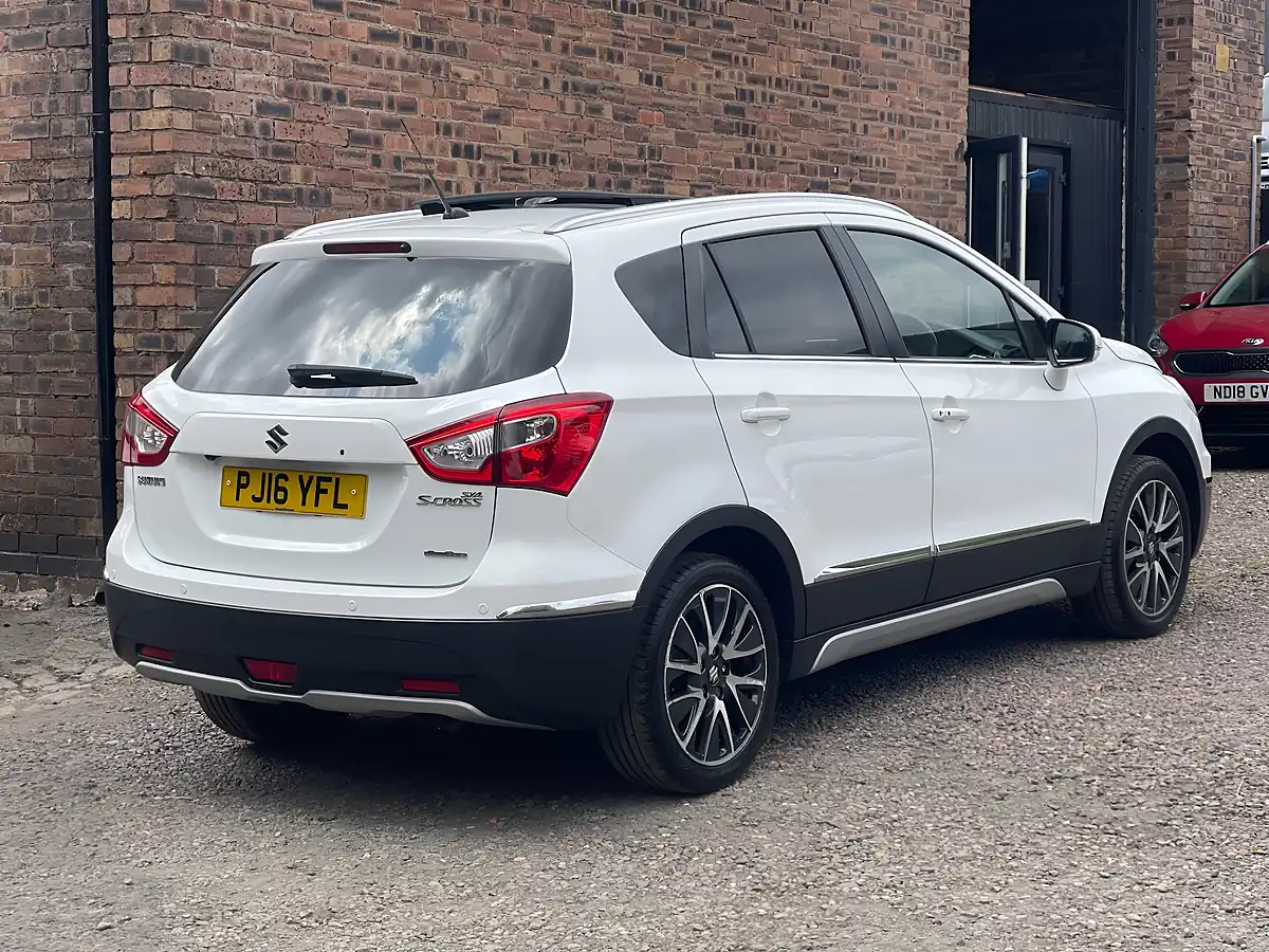 Used 2016 Suzuki SX4 S-Cross SZ5 White - Interior and Exterior details 4