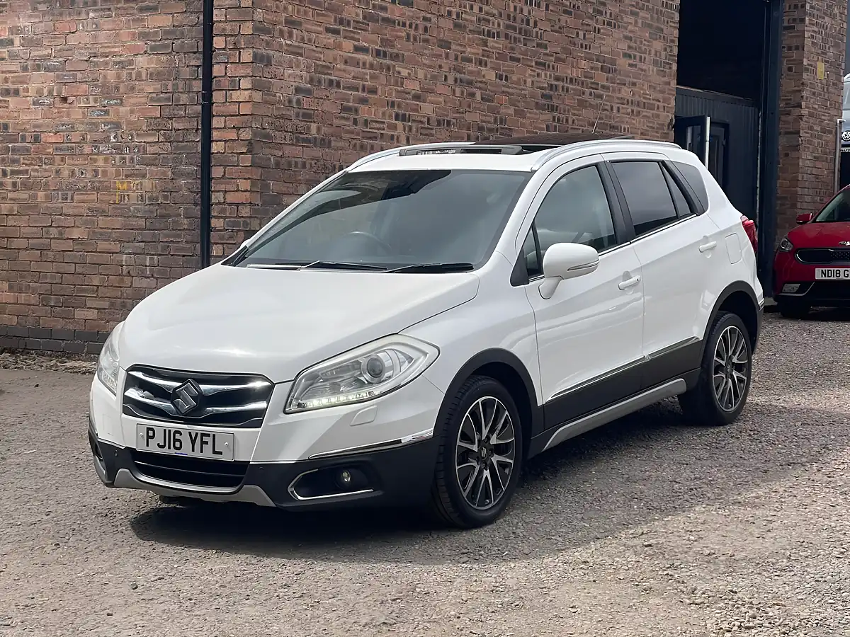 Used 2016 Suzuki SX4 S-Cross SZ5 White - Interior and Exterior details 5
