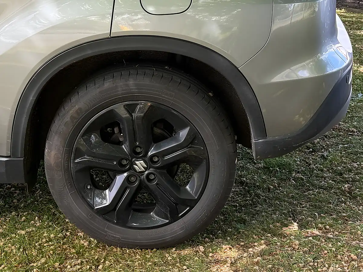 Used 2016 Suzuki Vitara S Grey - Interior and Exterior details 10