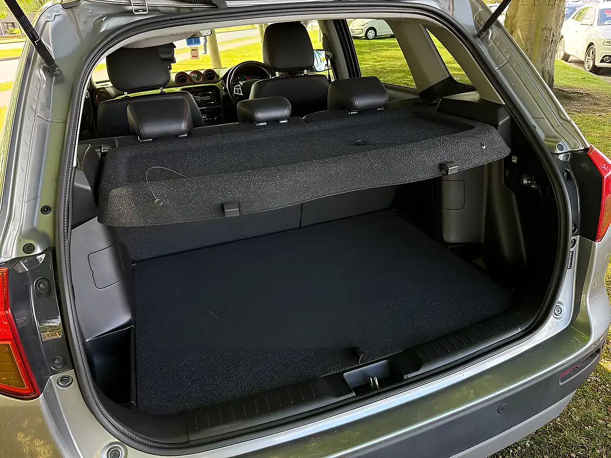 Used 2016 Suzuki Vitara S Grey - Interior and Exterior details 14
